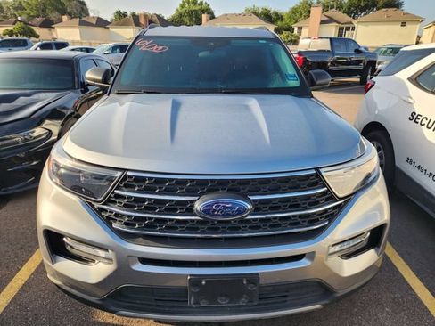 Used 2023 Ford Explorer XLT w/ Equipment Group 202A RWD image 2