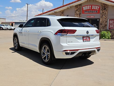 Used 2020 Volkswagen Atlas Cross Sport SEL R-Line w/ Cross Sport MDO Package FWD image 2