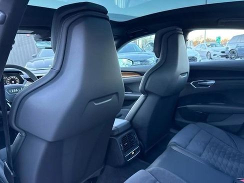 Used 2023 Audi e-tron GT Premium Plus image 25
