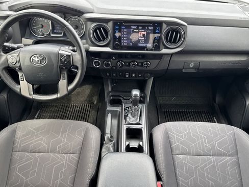 Used 2018 Toyota Tacoma TRD Off-Road w/ Technology Package image 3