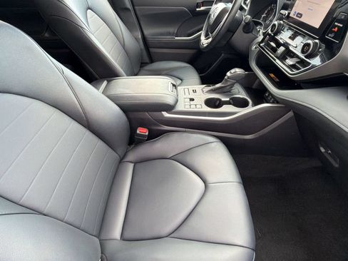 Used 2026 Toyota Highlander XLE AWD/4WD image 25