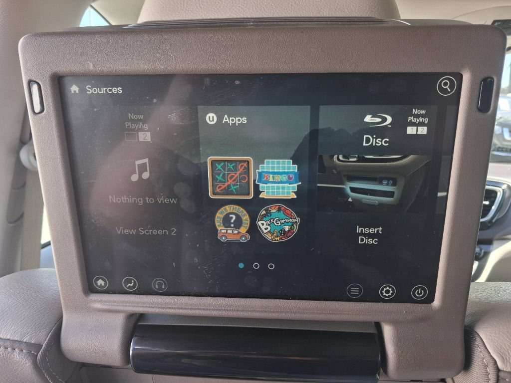Used 2018 Chrysler Pacifica Touring-L Plus w/ Advanced Safetytec Group FWD image 4