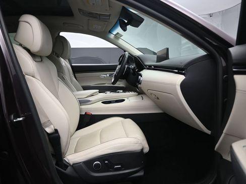 Used 2023 Genesis GV70 2.5T w/ Advanced Package image 31