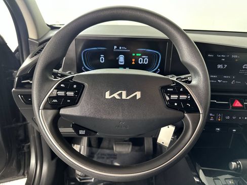 Used 2025 Kia Niro LX FWD image 14