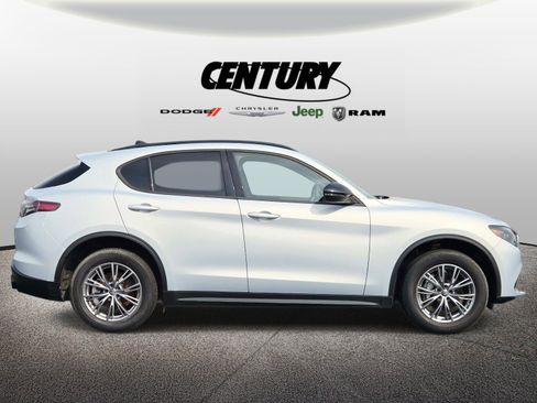 Used 2024 Alfa Romeo Stelvio Sprint AWD/4WD image 2