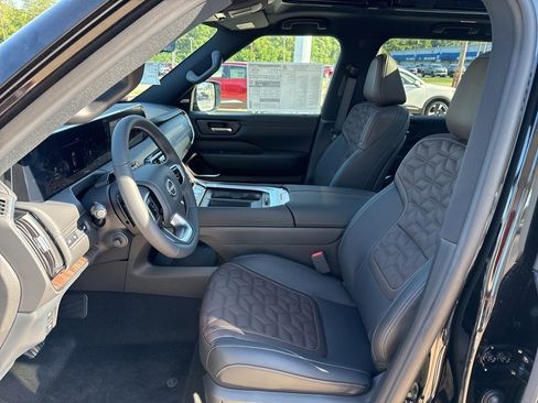 New 2025 Nissan Armada Platinum Reserve image 11