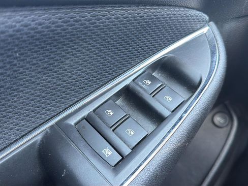 Used 2018 Chevrolet Cruze LS FWD image 13