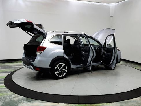 Used 2022 Subaru Forester Touring AWD/4WD image 11