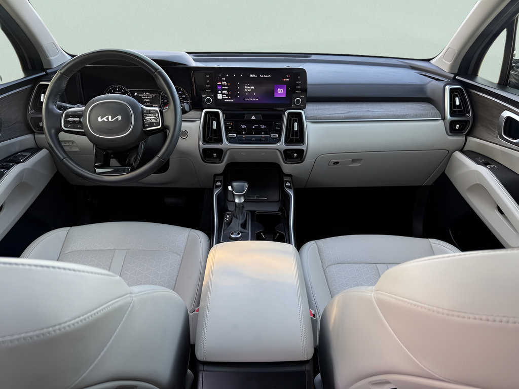 Used 2022 Kia Sorento EX w/ Panoramic Sunroof Package FWD image 16