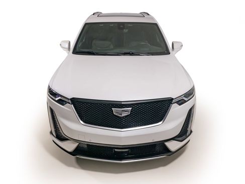 Used 2024 Cadillac XT6 Sport w/ Technology Package image 11