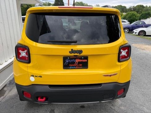 Used 2016 Jeep Renegade Trailhawk w/ Premium Trailhawk Package AWD/4WD image 4