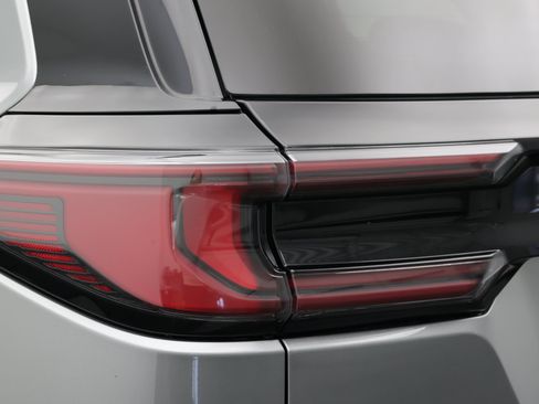 Used 2025 GMC Acadia Elevation FWD image 11