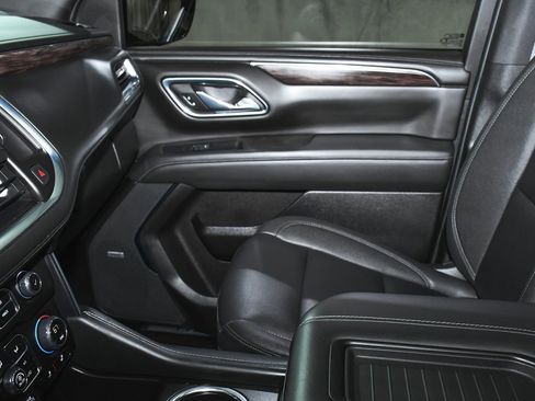 Used 2023 Chevrolet Tahoe Z71 w/ Z71 Off-Road Package image 46