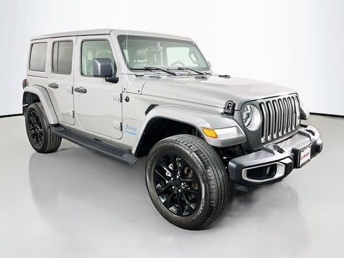 Used 2021 Jeep Wrangler Unlimited Sahara w/ Dual Top Group AWD/4WD image 4