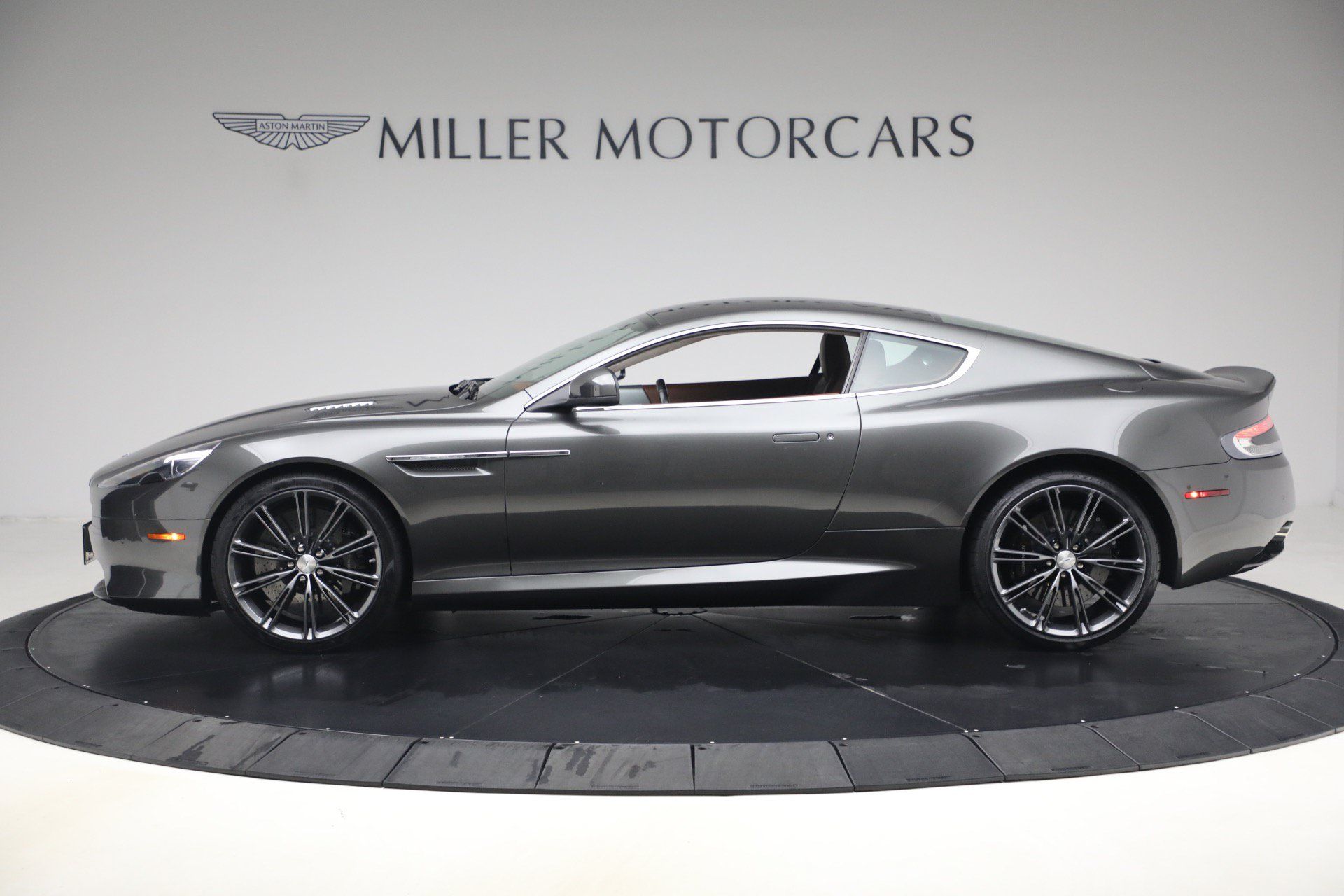Used 2014 Aston Martin DB9 Coupe RWD image 3