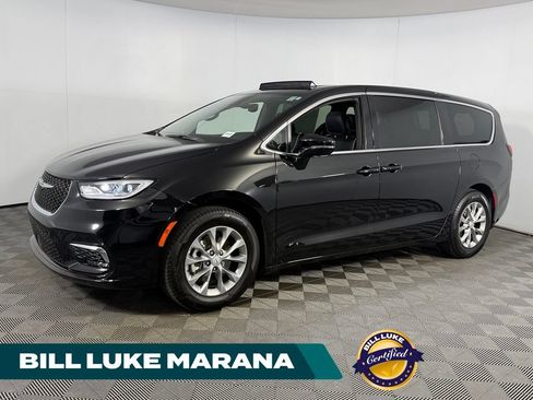 Used 2026 Chrysler Pacifica Limited FWD image 1