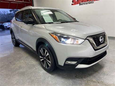Used 2019 Nissan Kicks SR image 11