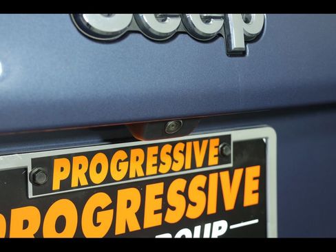 Used 2020 Jeep Cherokee Latitude Plus w/ Comfort/Convenience Group image 12