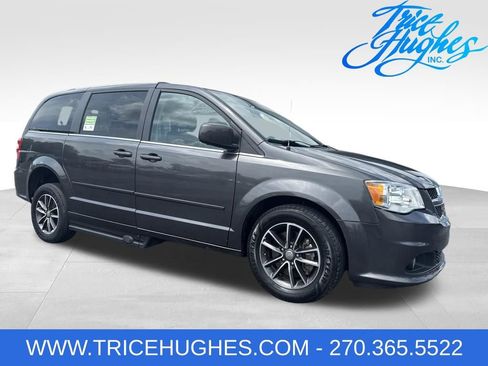 Used 2017 Dodge Grand Caravan SXT FWD image 1