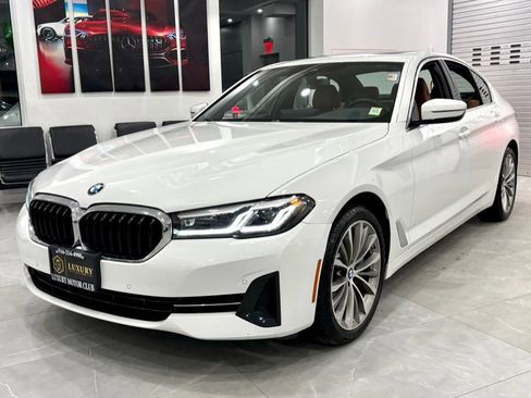 Used 2023 BMW 530i xDrive w/ Convenience Package image 3