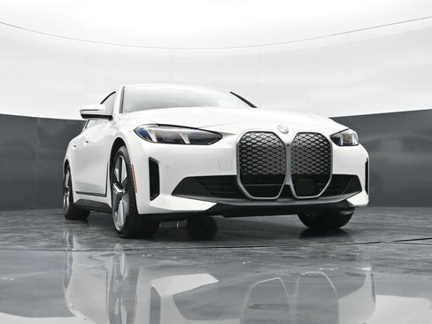 New 2026 BMW i4 eDrive40 w/ Premium Package RWD image 27
