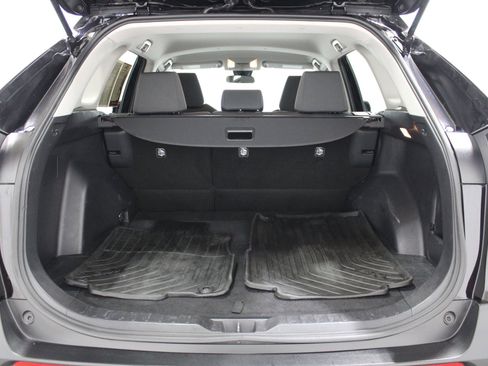 Used 2021 Toyota RAV4 XLE FWD image 18