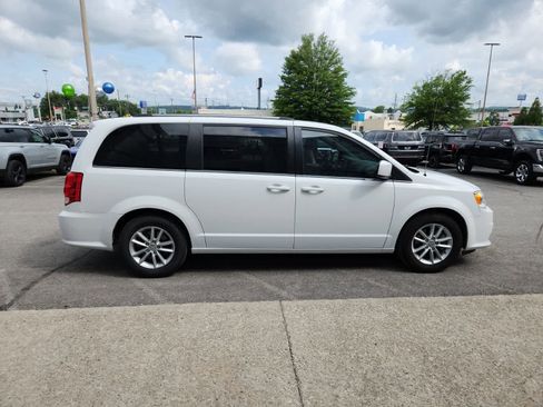 Used 2020 Dodge Grand Caravan SXT FWD image 6