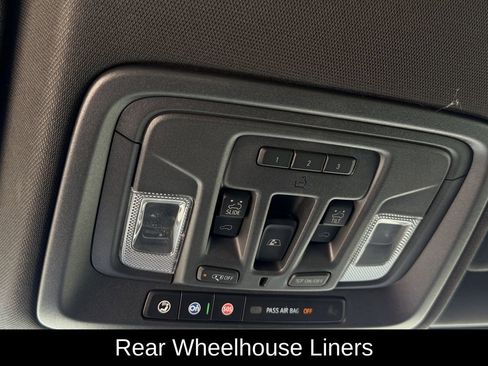 Used 2025 GMC Sierra 1500 AT4 w/ AT4 Premium Package AWD/4WD image 32