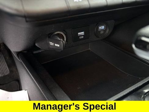 Used 2023 Hyundai Elantra SE image 24