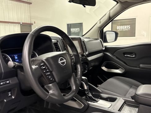 Used 2024 Nissan Frontier SV w/ SV Convenience Package image 6
