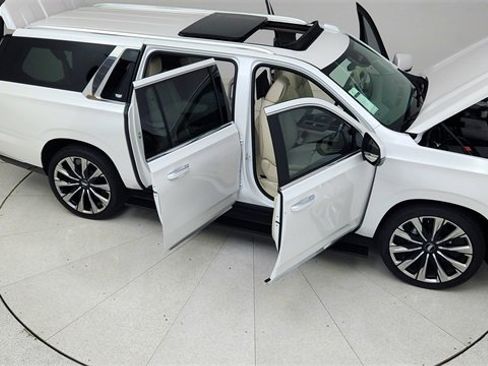 Used 2025 Cadillac Escalade ESV Premium Luxury Platinum image 88
