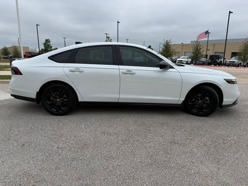 Used 2025 Honda Accord SE image 4