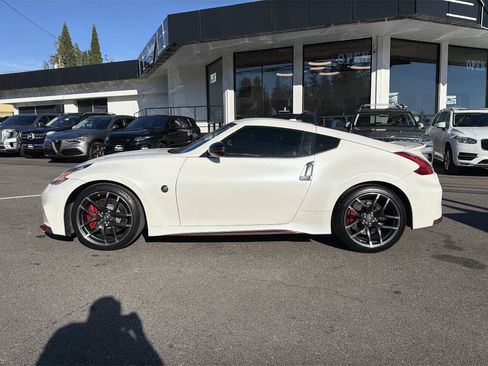 Used 2016 Nissan 370Z NISMO RWD image 2