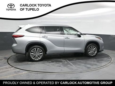Used 2023 Toyota Highlander Platinum image 4