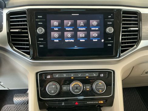 Used 2023 Volkswagen Atlas SE w/ Panoramic Sunroof Package FWD image 12