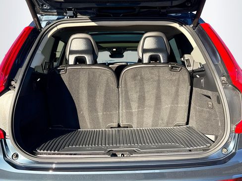 Used 2024 Volvo XC90 B5 Core w/ Climate Package image 12