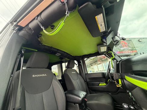 Used 2018 Jeep Wrangler Unlimited Sahara image 29