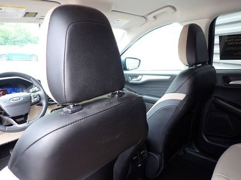 Certified 2022 Ford Escape SEL w/ Technology Package AWD/4WD image 19