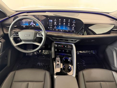 Used 2025 Audi Q5 Premium w/ Convenience Package image 16