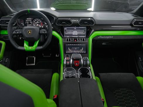 Used 2022 Lamborghini Urus AWD/4WD image 47