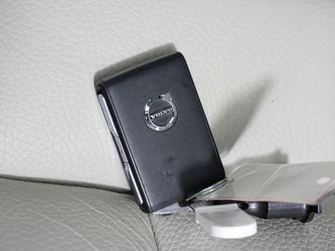 Certified 2023 Volvo XC90 T8 Core w/ Climate Package image 33