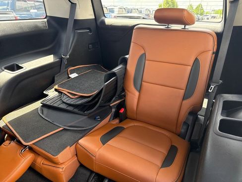 Used 2019 GMC Acadia SLT AWD/4WD image 18