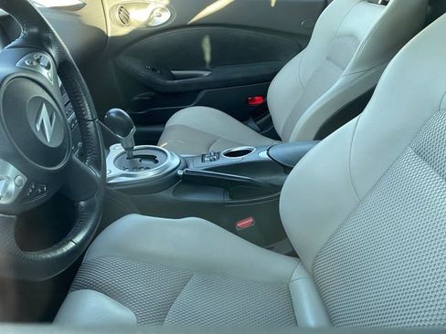 Used 2017 Nissan 370Z Touring Sport image 9