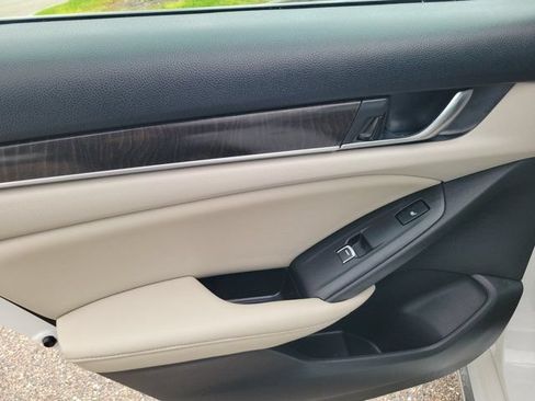 Used 2021 Honda Accord Touring image 13