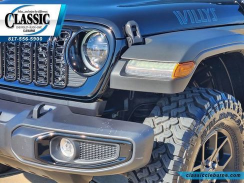 Used 2025 Jeep Wrangler Willys image 19