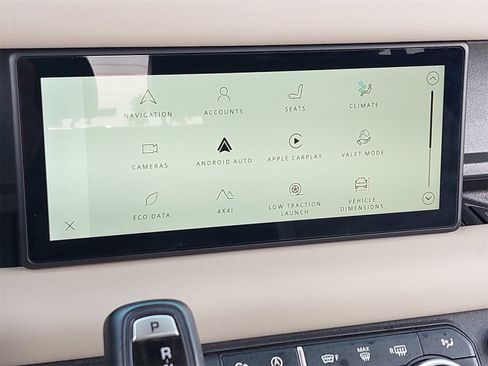 Used 2024 Land Rover Defender 90 X-Dynamic SE image 20