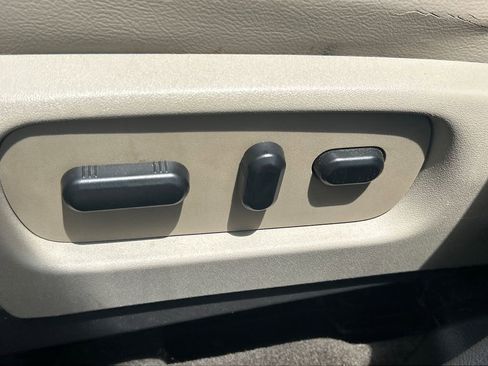 Used 2015 Ford Explorer XLT w/ Equipment Group 202A image 9