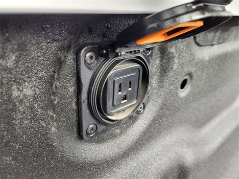 Used 2024 Nissan Titan PRO-4X w/ Pro-4x Convenience Package image 24