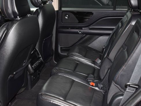 Used 2020 Lincoln Aviator Reserve w/ Equipment Group 201A image 8