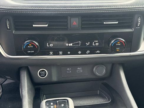 Certified 2023 Nissan Rogue SV image 26